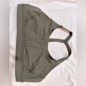 Lululemon size 8 sports Bra